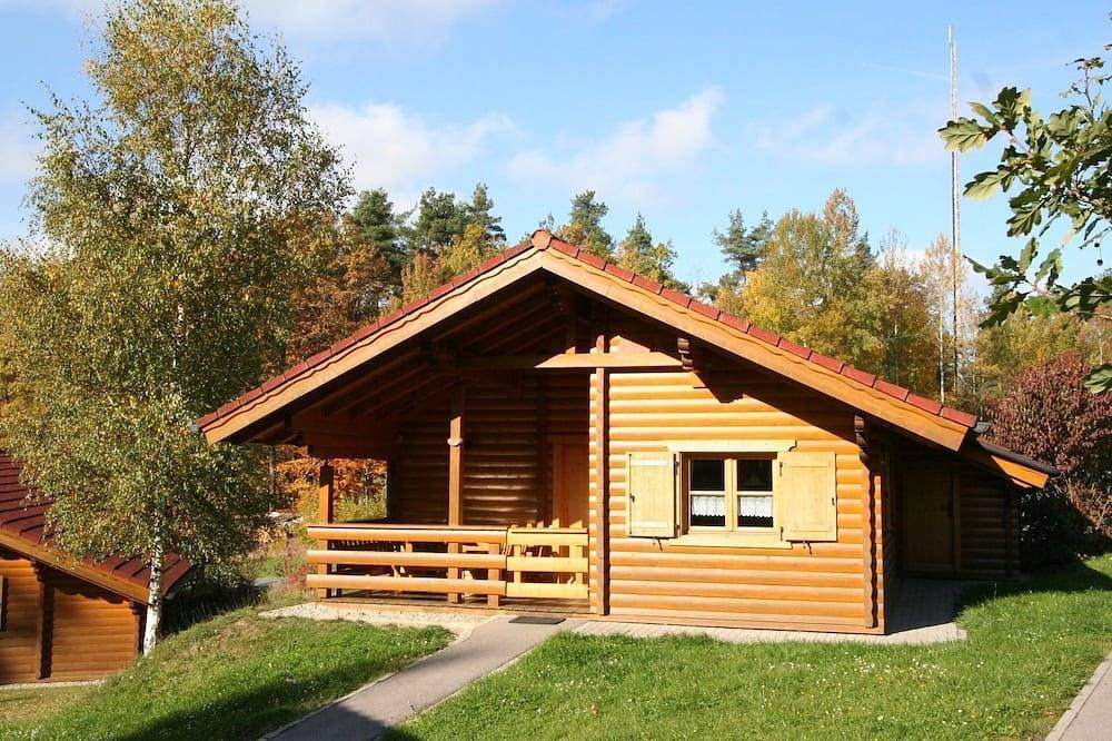 Ganze Wohnung, Ferienblockhaus mit 2 Schlafzimmern und Terrasse - Naturerlebnisdorf in Stamsried, Ostbayern