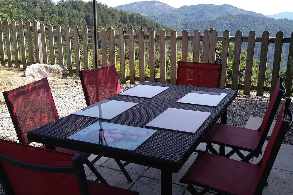 Gite 5 persons in a stone mas, swimming pool, property 10Ha, panoramic view in Rocles, Parc naturel régional des Monts d'Ardèche