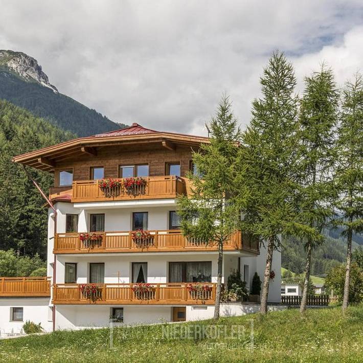 Ferienwohnung für 5 Personen, mit Balkon und Garten sowie Ausblick in Brenner