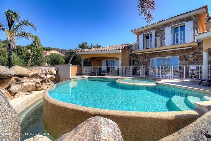 Gîte pour 8 personnes, avec Terrasse et Jardin ainsi que Piscine et Vue