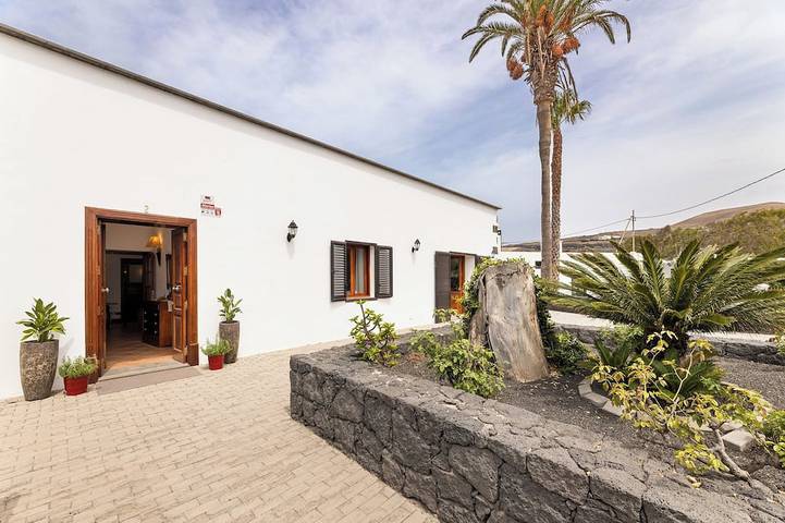 Villa for 8 people, with terrace and garden - 1