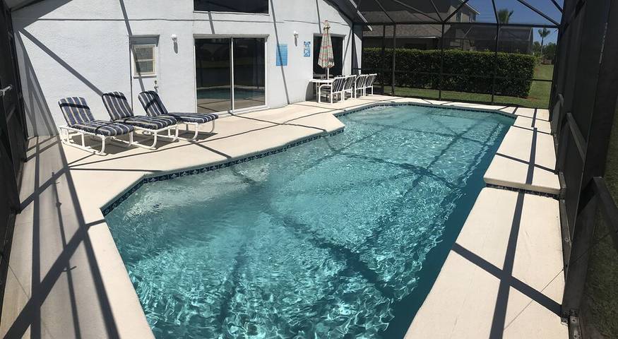 Vacation rental for 10 people, with pool and yard in Central Florida