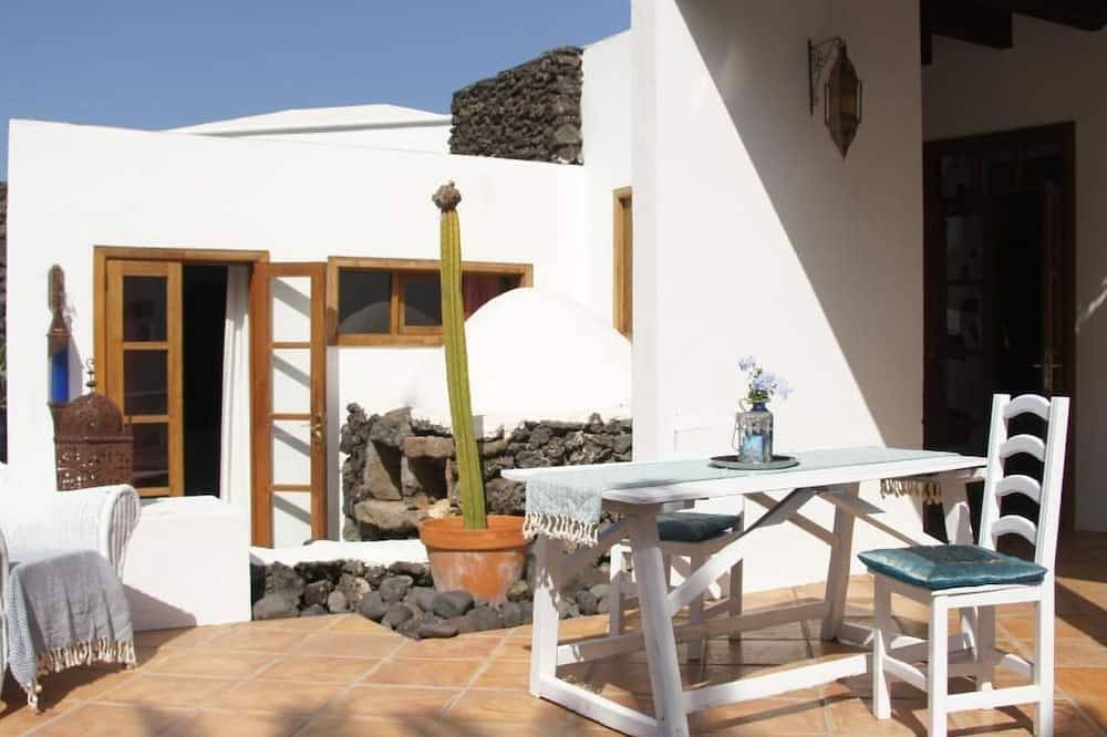 Entire apartment, Appartement Casa Hibisco mit schönem Garten in Uga, Yaiza