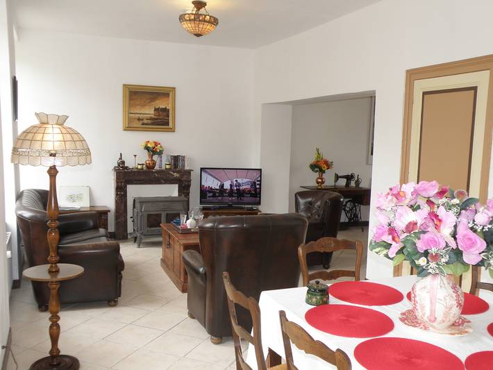 Country House 'Maison Van Der Meer' with Private Terrace, Private Garden and Wi-Fi in Hambye, Coutances