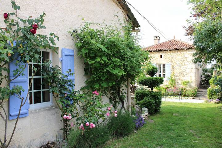 Gîte pour 2 personnes, avec piscine et jardin en Charente - 2