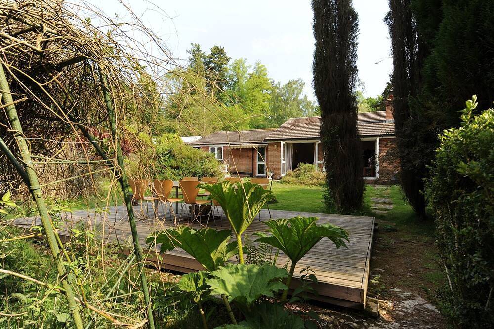 Large cottage Amazing location! Family group or friends up to 24 people! in Brockenhurst, Hampshire