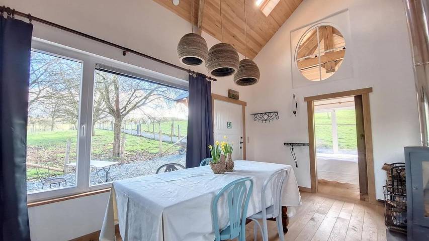 Location de vacances pour 4 personnes, avec terrasse ainsi que jardin et vue dans Forrières - 2