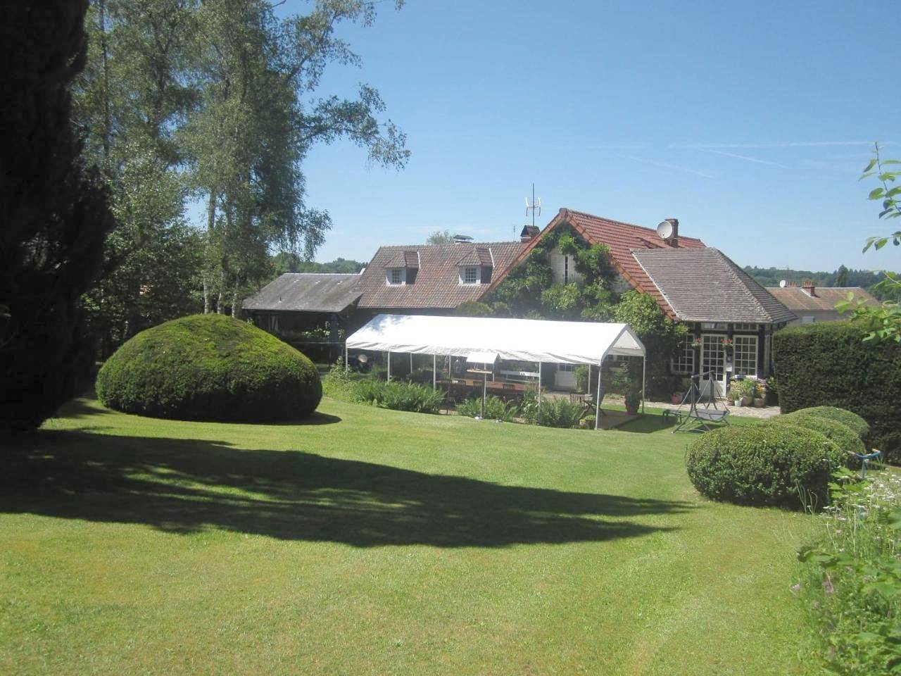 Triple Room in Châteauneuf-la-Forêt, Région de Limoges