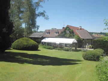 Chambre d’hôte pour 4 personnes, avec vue ainsi que piscine et jardin à Châteauneuf-la-Forêt