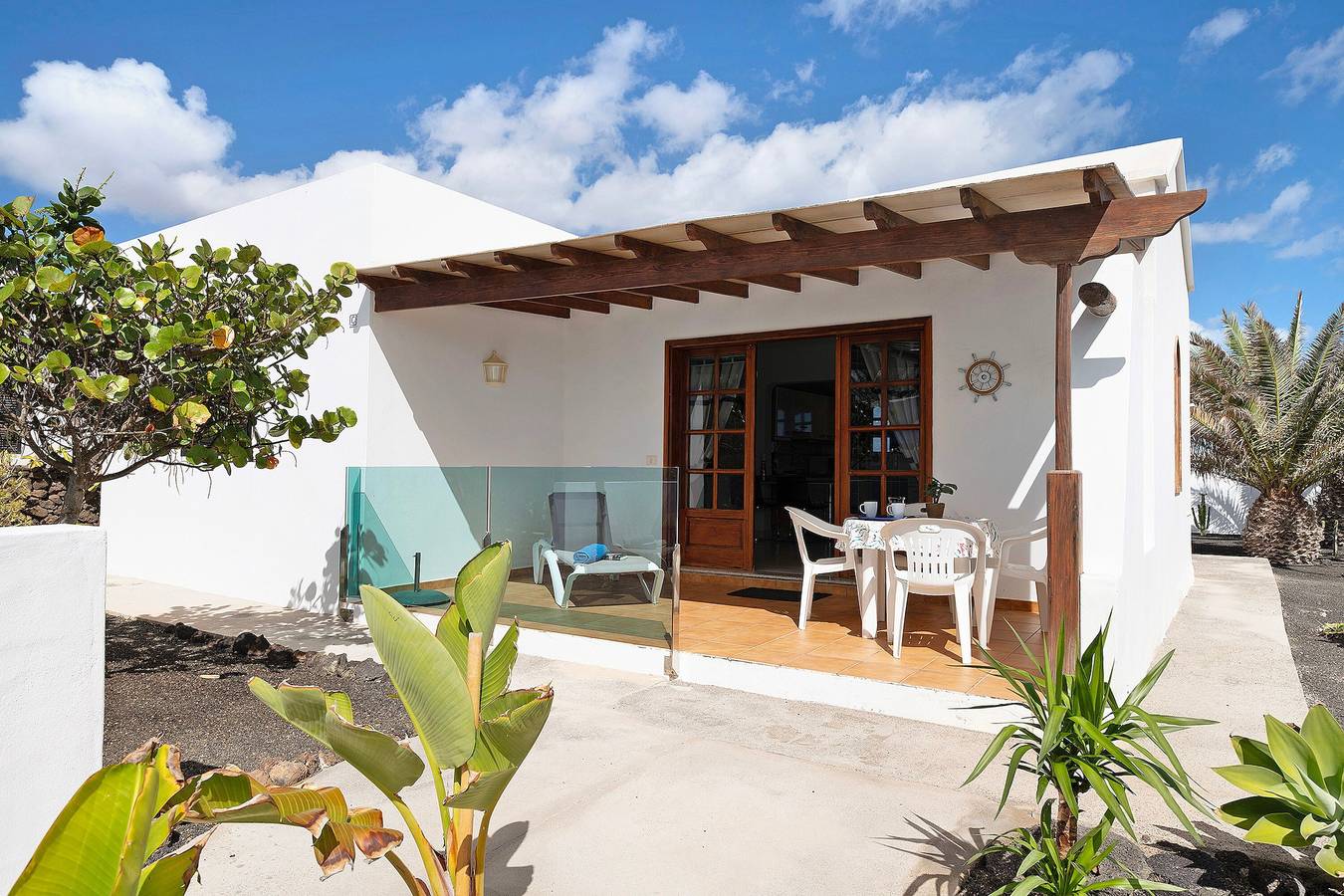 Maison de vacances « Casa Drago » avec vue sur la mer, terrasse privée et Wi-Fi in Charco del Palo, Haría