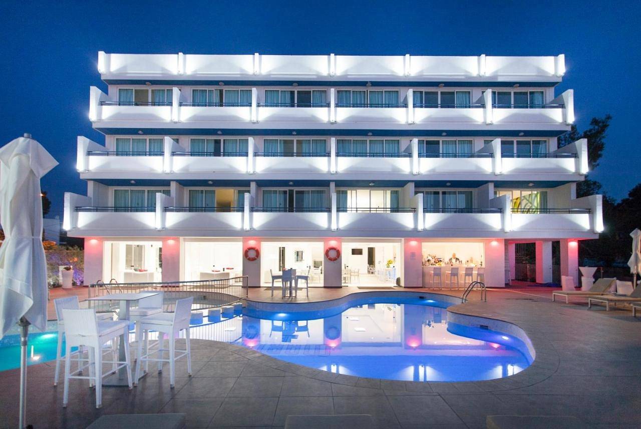 Marina Playa Hotel Apartments by Typic Hotels - Adults Only in Playa Es Pouet, Sant Antoni de Portmany