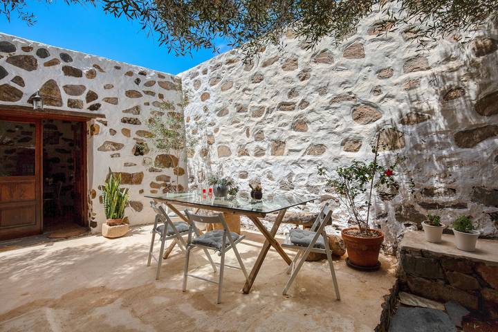 Vacation Home 'La Casa de Petrita' with Mountain View, Garden & Wi-Fi in Pájara, Fuerteventura