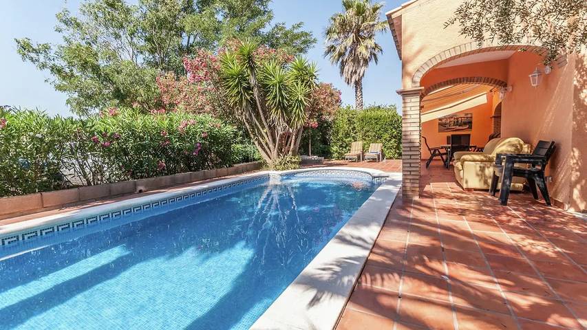 Ferienhaus für 7 Personen, mit Pool und Whirlpool sowie Garten