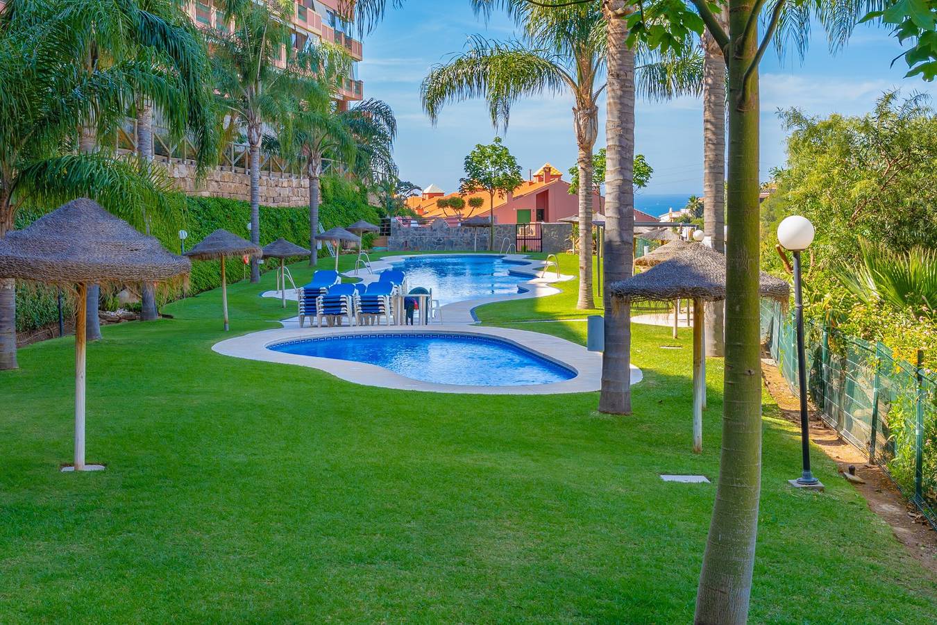Apartamento entero, Apartamento 'La Alondra' con vistas al mar, Wi-Fi y aire acondicionado in Torreblanca (Fuengirola), Fuengirola