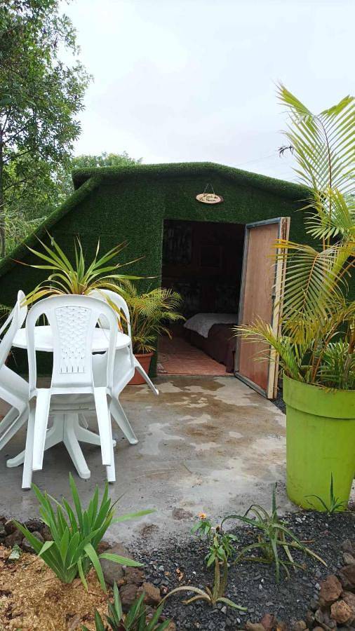 Camping pour 4 personnes, avec vue ainsi que terrasse et jardin sur l' Île de la Réunion - 2