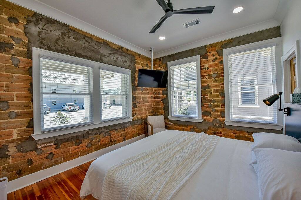 Magnolia - Book Now for Football! in Tuscaloosa, Tuscaloosa County