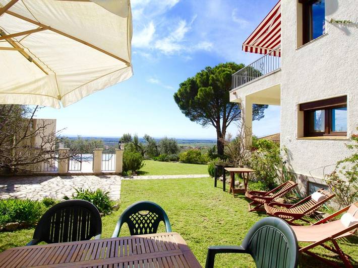 Casa de huéspedes para 8 personas, con terraza además de piscina y jardín en Alt Empordà - 2