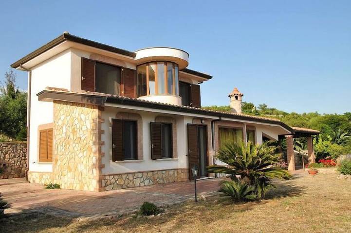 Casa de vacaciones para 11 personas, con jardín además de terraza y piscina - 1