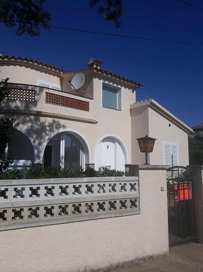 Gîte pour 10 personnes, avec balcon et jardin à Sant Pere Pescador - 4