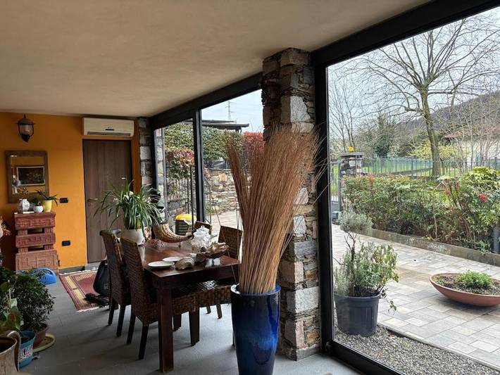 Location de vacances pour 3 personnes, avec jardin et piscine à Brovello-Carpugnino - 2