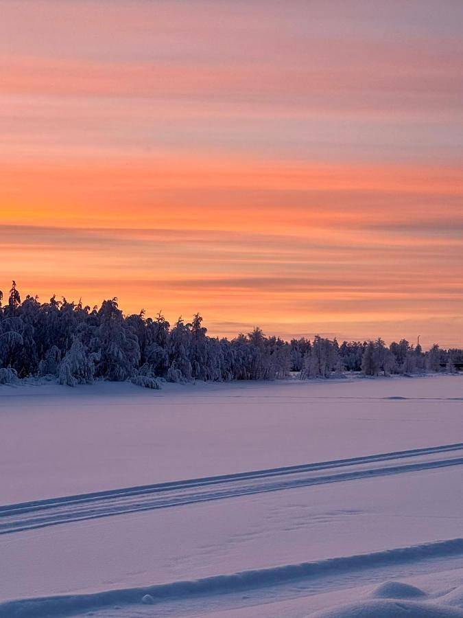 Authentic Log Cottage with Hot Tub in Portimojärvi, Lappland