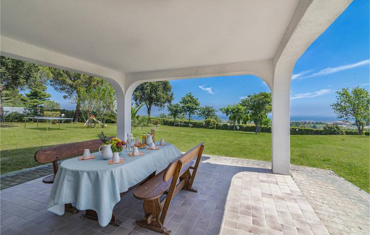 Casa de vacaciones para 16 personas con terraza in San Costanzo, Valle del Metauro