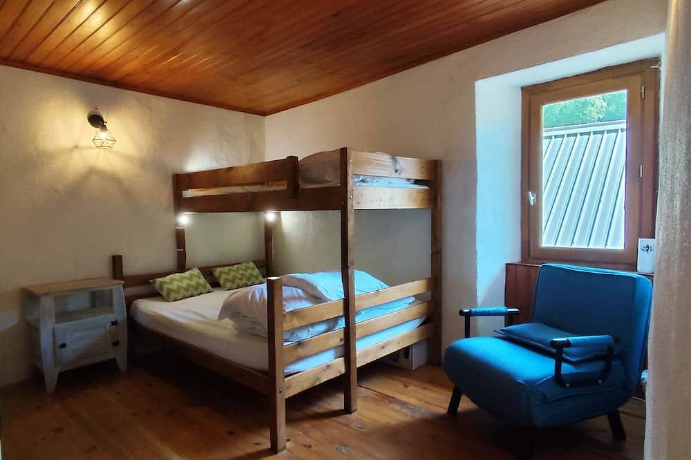 Ganze Wohnung, Noryema Vacation Rental, sleeps 3, 30 m², in the heart of the village, Entraunes in Entraunes, Nizza und Umgebung