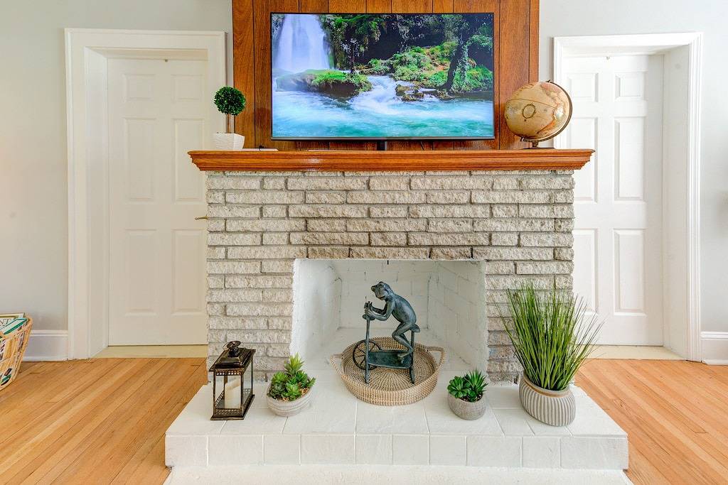 Magic Escape 4 Br Spacious Fully Fenced Backyard with Sauna in West Windsor Township, Mercer County