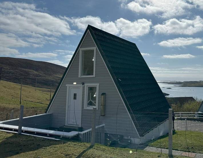 Holiday rental for 3 people, with garden and view on Shetland Islands