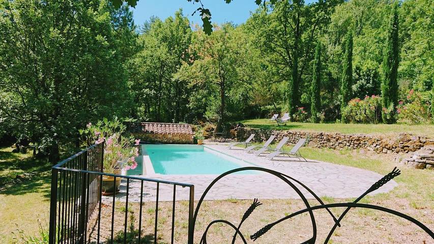 Location de vacances pour 4 personnes, avec jardin ainsi que piscine et vue à Saint-Laurent-le-Minier - 2