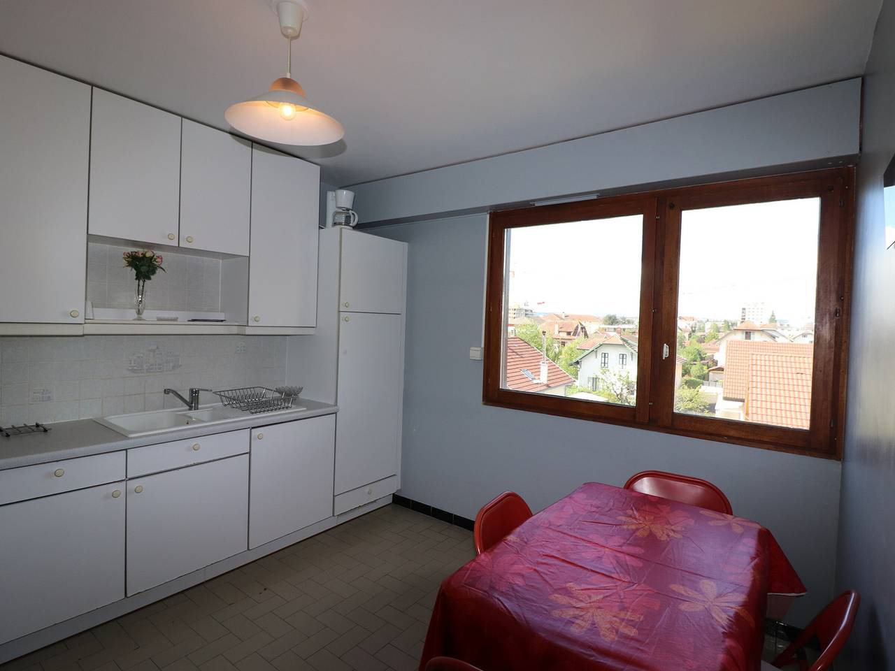 Appartement entier, Agréable F2 avec terrasse, parking privé, animaux admis, proche lac in Annecy-le-Vieux, Annecy (commune)
