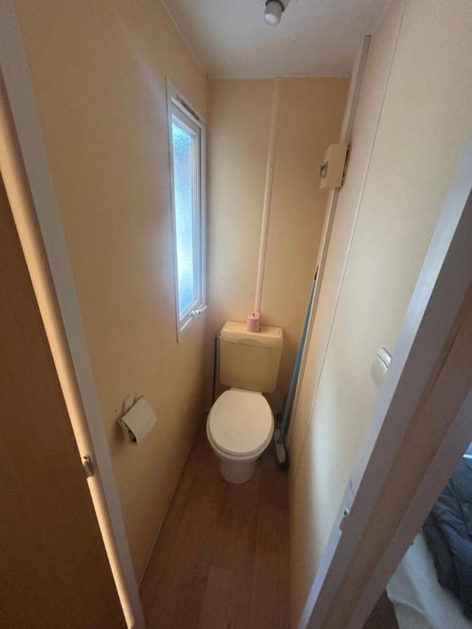 Camping pour 4 personnes, avec terrasse et bassin pour enfant ainsi que piscine et jardin à Meschers-sur-Gironde - 3