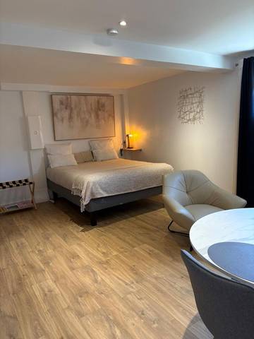 Gîte pour 2 personnes, avec jardin à Chassieu