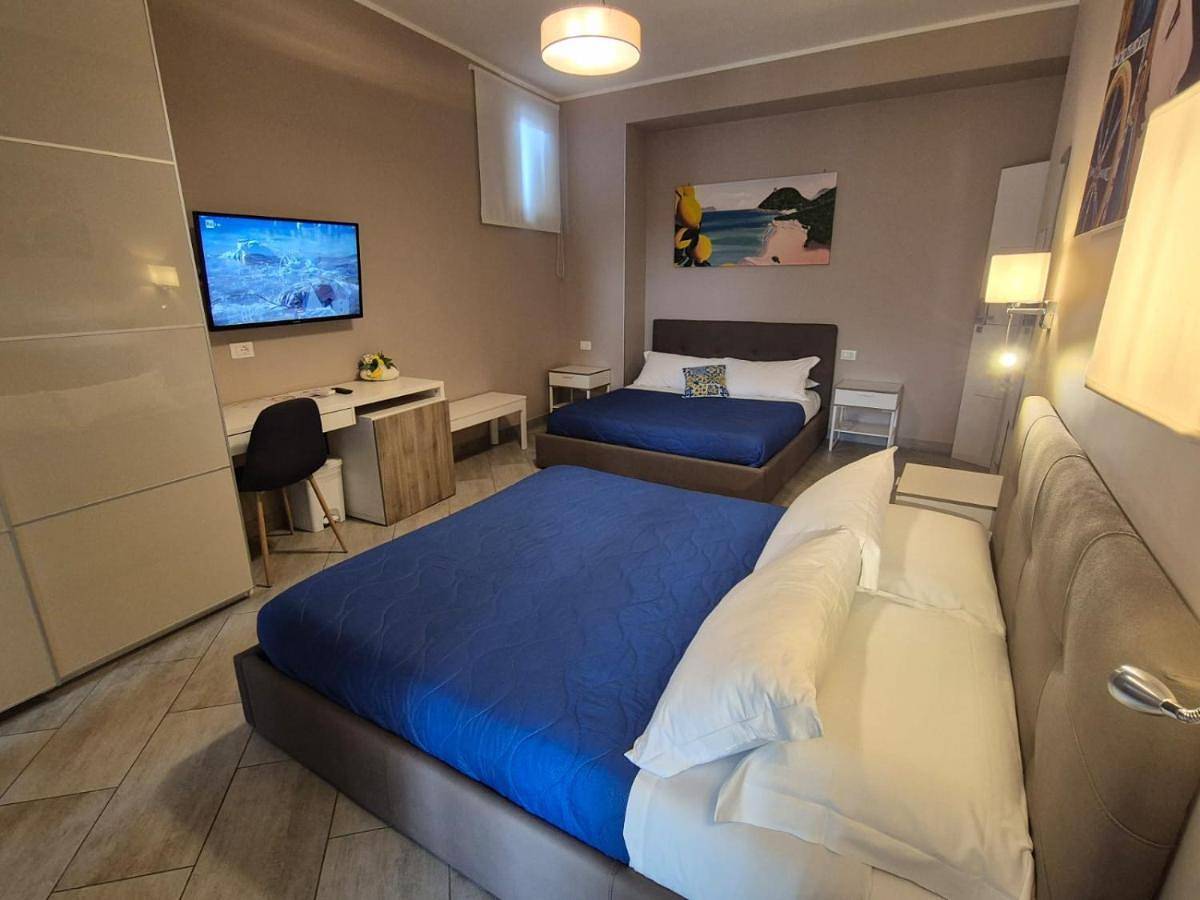 "La città delle 100 sculture" B&B Bcens con parcheggio privato e trasfert H24 - Belpasso - Etna - in Belpasso, Etna
