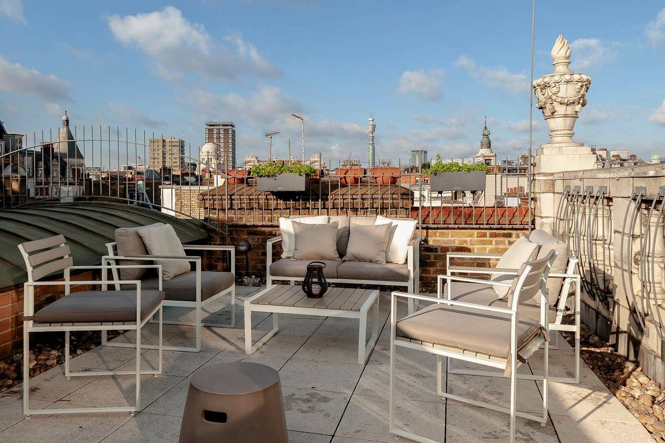 Cały apartament, Wsa Leicester Square 3Br Penthouse w/ Terrace in Londyn, South East England
