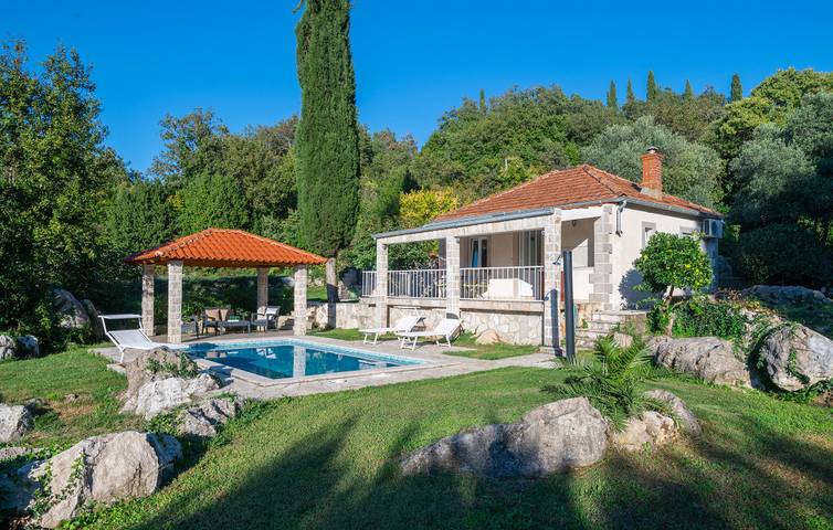 Villa per 4 persone, con terrazza e giardino in Canali