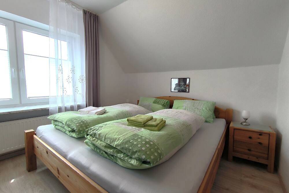Frey: Ferienhaus über zwei Etagen mit Terrasse - Ferienhaus Frey in Eggebek, Grünes Binnenland