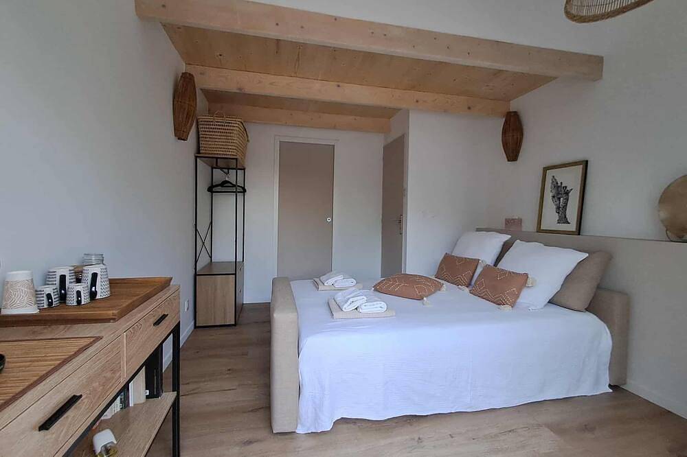 Separate room with pool access in Opio (Alpes Marítimos), Region de Cannes