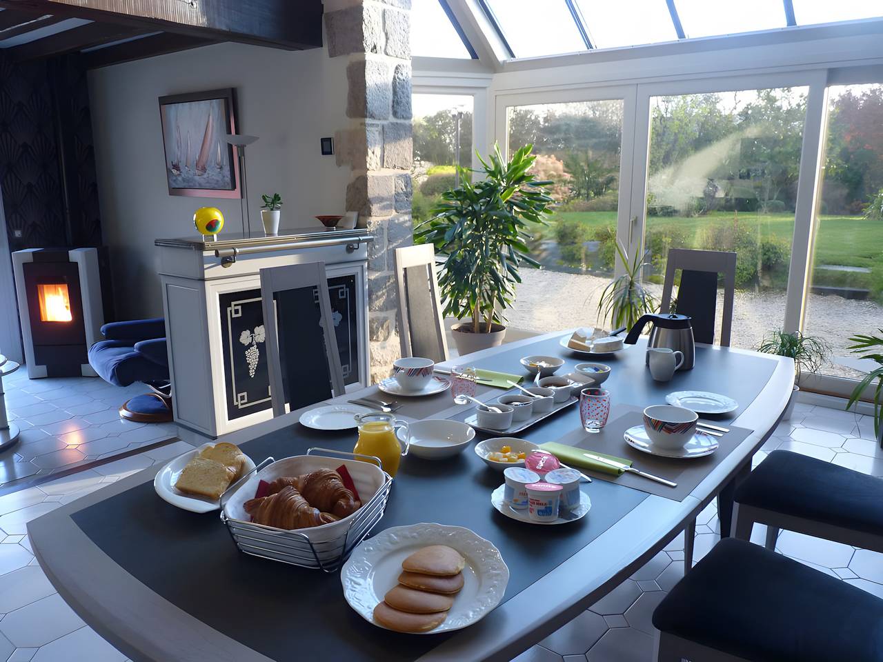 Guest Room “Chez Jean-Pierre et Marie-Thérèse” with Wi-Fi in Saint-Méloir-des-Ondes, Côte d’Émeraude