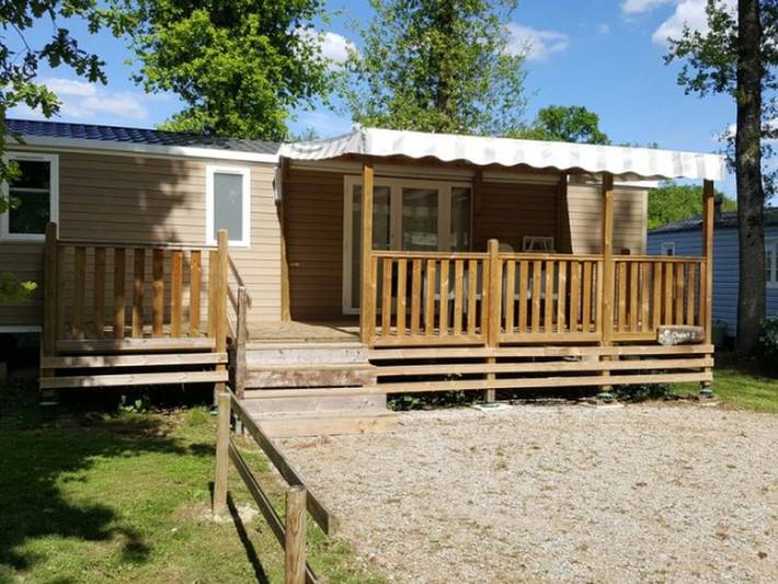 Mobil home pour 8 personnes, avec piscine et terrasse à Girac