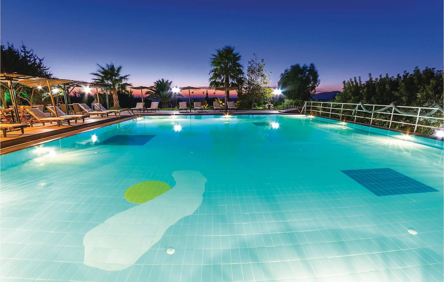 Ganze Ferienwohnung, Urlaub an der Küste: Pool, AC, Küche (1.5km) in Kos
