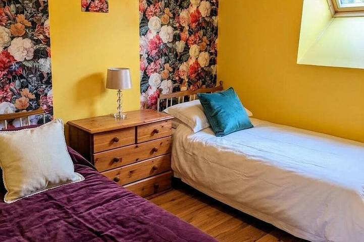 Location de vacances pour 12 personnes, avec terrasse et jardin à Sougéal - 2