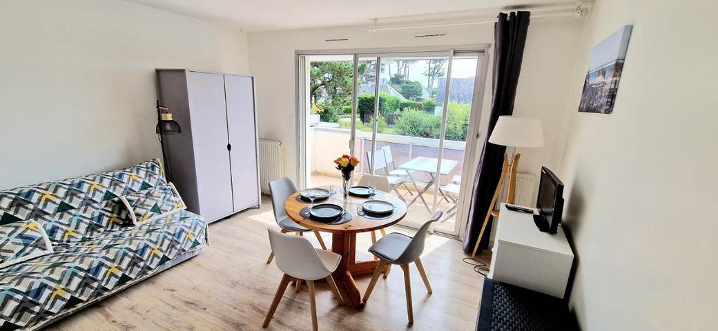 Gîte pour 4 personnes, avec vue ainsi que vue sur le lac et terrasse, animaux acceptés dans Plage de la Légenèse - 2