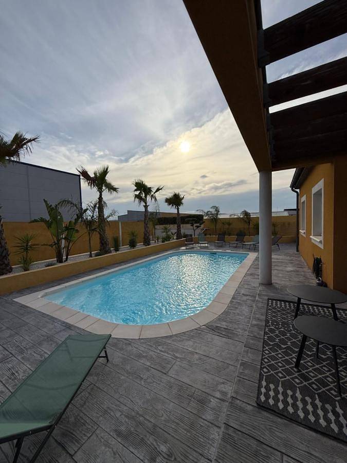 Location de vacances pour 8 personnes, avec jacuzzi ainsi que jardin et piscine à Gigean - 3