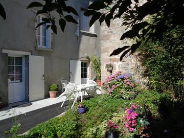 Gîte pour 3 personnes, avec terrasse à Peyrat-le-Château