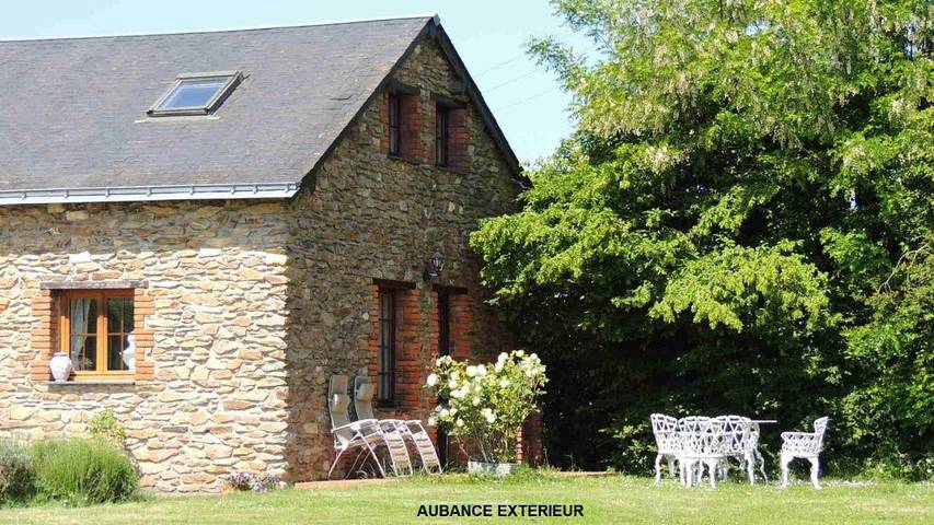 Location de vacances pour 5 personnes, avec Terrasse et Jardin ainsi que Piscine et Vue à Faye-d'Anjou