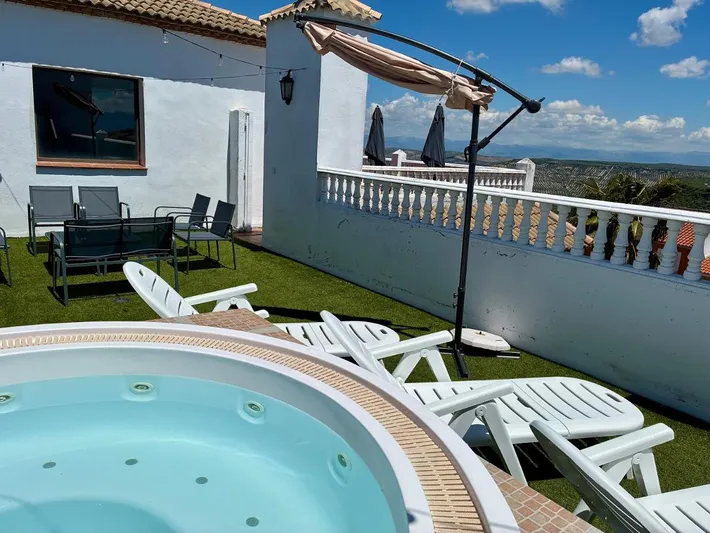 Casa de vacaciones para 16 personas, con jacuzzi además de jardín y piscina - 1