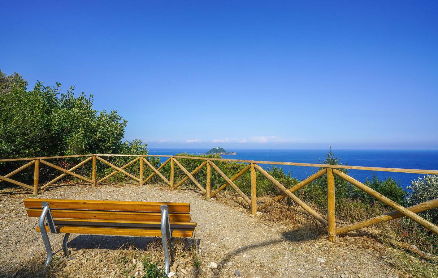 Ganze Ferienwohnung, Gemütliche Unterkunft, 2 km von Albenga entfernt: WLAN, Klimaanlage, Terrasse und Parkplatz, 100 m bis zur Küste in Albenga, Riviera di Ponente