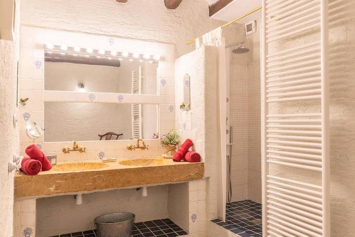 Casa de vacaciones para 15 personas, con vistas además de jardín y piscina, Se admiten mascotas en Urgel - 4