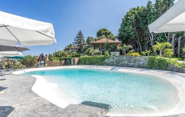 Location de vacances pour 9 personnes, avec jardin ainsi que sauna et piscine à Piedimonte Etneo